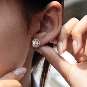 Classic S925 sterling silver halo stud earrings with round brilliant moissanite stone