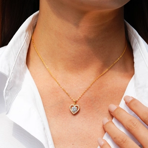 Collier avec pendentif cœur plaqué or 14 carats, pierre moissanite et halo brillant