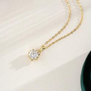 Classic 925 silver snowflake necklace with moissanite pendant in 14K gold plating