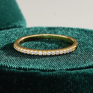 Bague d'éternité en argent S925 plaqué or 18K avec moissanite dans un écrin en velours