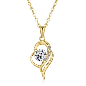 Collana a cuore irregolare in argento 925 con pendente in moissanite finitura oro