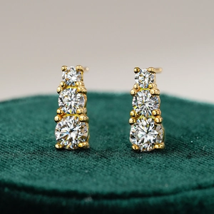 Luxurious 925 Sterling Silver Moissanite Stud Earrings Women Classic Graduated Three Stone Vertical Drop Jewelry Gift
