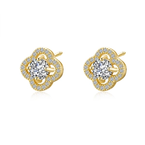 Luxurious S925 sterling silver four-leaf clover moissanite stud earrings in gold finish