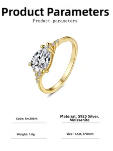 Détail macro d'une bague moissanite 1,5ct en argent S925 plaqué or 18k en forme de poire