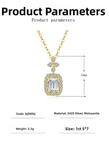Vue macro montrant la hauteur de 19mm et le pendentif moissanite de 5*7mm taille émeraude