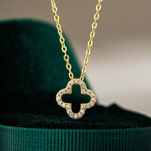 Collier Trèfle en Argent Sterling 925 avec Moissanite pour Femmes Pendentif Style Alhambra Plaqué Or 14K Bijoux Moissanite Couleur D