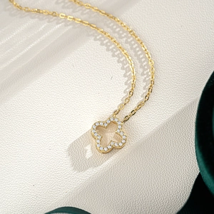 Collier trèfle à quatre feuilles en argent sterling plaqué or 14K avec pavé de pierres fines