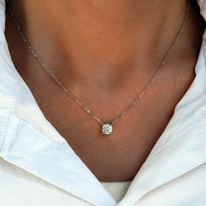 Collier en argent 925 avec pendentif moissanite 1 carat à 4 griffes pour femmes