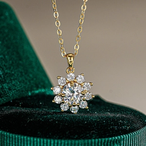 Collana in Argento Sterling 925 a Forma di Girasole Moissanite per Donna Placcata Oro 14K Ciondolo in Zirconia Intarsiato Gioielli Classici