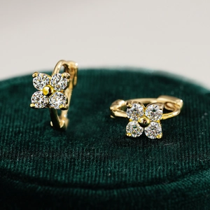 Luxury S925 sterling silver four-leaf clover moissanite hoop earrings in gold finish