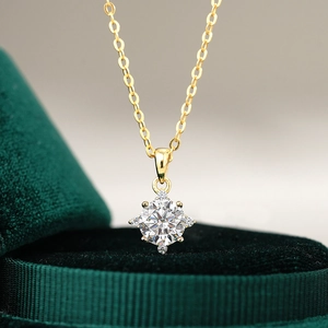 Classique Moissanite Pendentif Collier Femmes Argent Sterling 925 Plaqué Or 14K Étoile Zirconia Bijoux Luxe