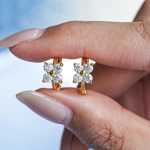 Luxury S925 sterling silver moissanite four-leaf clover stud earrings in gold finish