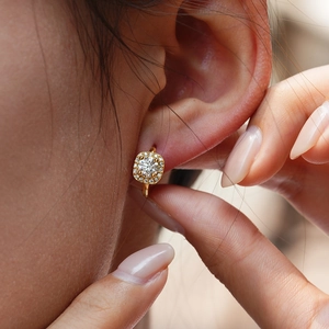 Classic 18K gold S925 silver halo earrings with round moissanite in square setting