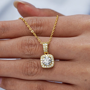 Collier classique en argent 925 avec pendentif carré en moissanite plaqué or jaune 14 carats
