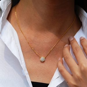 Collier classique en argent 925 plaqué or 14K avec pendentif halo moissanite rond 1 carat