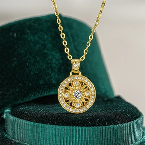 Ciondolo bussola girasole in moissanite placcato oro 18k su argento S925 elegante