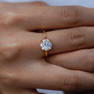 Classic 18K gold plated S925 silver ring featuring a round four-prong moissanite setting