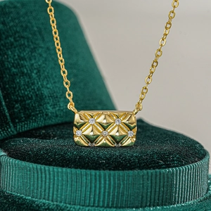 Luxury 14K gold-plated s925 silver necklace with quilted pattern pendant in velvet box