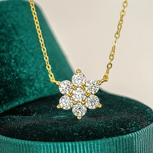 Luxurious S925 sterling silver gold necklace with 1 carat moissanite sunflower pendant