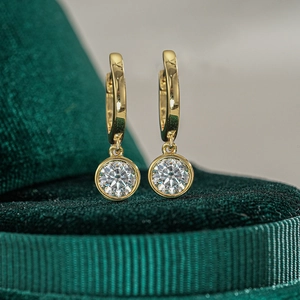 Minimalist S925 silver 14K gold plated hoop earrings with round Moissanite stones