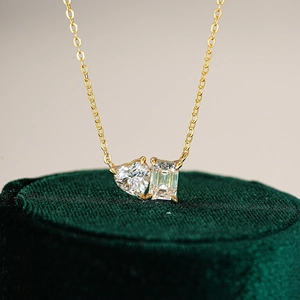 Collier Toi et Moi en argent S925 avec pendentifs moissanite taille cœur et émeraude