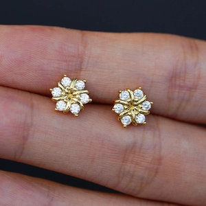 Elegant s925 silver sunflower stud earrings with sparkling moissanite stones