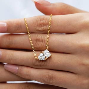 Collier en argent S925 doré avec pendentifs moissanite cœur et taille émeraude