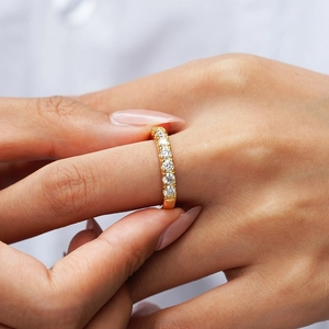 Minimalist S925 sterling silver ring with gold plating and sparkling moissanite stones