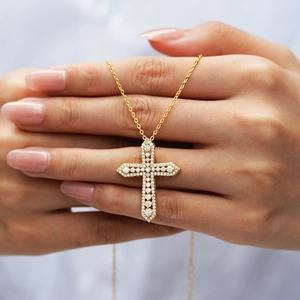 Collier élégant avec pendentif croix en argent S925 serti de moissanite pour femme
