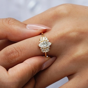 Rhombus moissanite ring in S925 sterling silver with a gold-plated floral cluster design