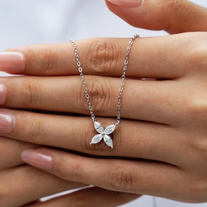 Elegant s925 silver four-leaf clover necklace with 1 carat moissanite marquise stones