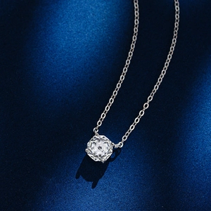 Collana in argento sterling 925 con pendente in zircone cubico da 1 carato a quattro griffe