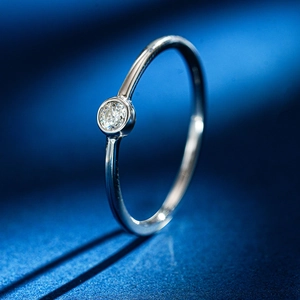 Minimalist S925 sterling silver ring featuring a round bezel-set moissanite on silk
