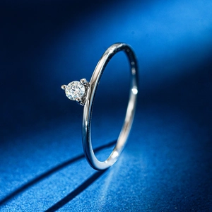 Minimalist 925 Sterling Silver Moissanite Ring For Women Sparkling Round Cut Single Stone Three Prong Inlaid Elegant Jewelry