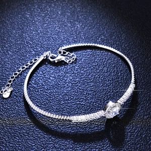 Bracelet luxueux en argent sterling 925 avec pendentif en moissanite ronde et halo scintillant