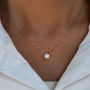 Elegante collana in argento 925 con ciondolo solitario in zircone da 1ct su catena a maglie