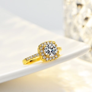 Luxurious 14K gold plated S925 silver ring with 1ct round moissanite in halo setting