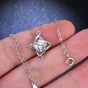 Minimalist 925 sterling silver four-leaf clover necklace with round-cut moissanite pendant