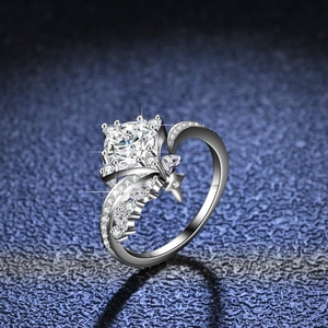 Classic S925 sterling silver four-prong ring with star charm and moissanite stone