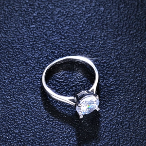 Classic 4-claw S925 silver ring with a 2-carat round brilliant cut moissanite stone