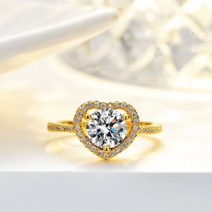 Luxurious heart-shaped 1 carat moissanite ring in 14K gold-plated S925 silver setting