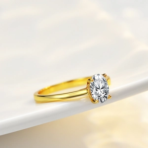 Bague élégante en argent S925 plaqué or 14K avec une grande moissanite de coupe ovale