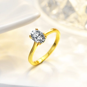 Bague en moissanite taille ovale en argent plaqué or 14K avec serti à quatre griffes
