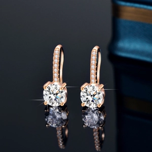 Élégantes boucles d'oreilles en argent s925 or rose avec moissanite à quatre griffes