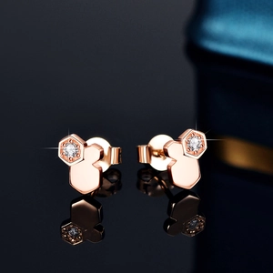Rose gold S925 silver honeycomb stud earrings with round moissanite on black mirror