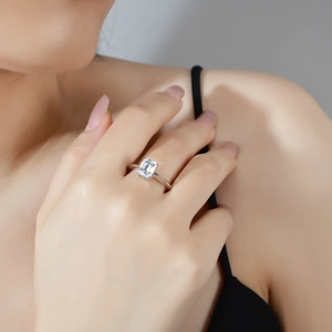 Luxurious S925 silver ring with rectangular emerald-cut moissanite on model hand