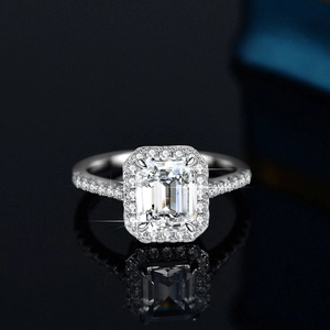 Bague élégante en argent S925 avec moissanite taille émeraude 4 carats et serti halo