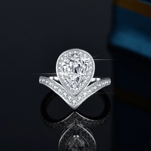Bague moissanite en forme de poire avec halo et anneau en argent en forme de V miroir