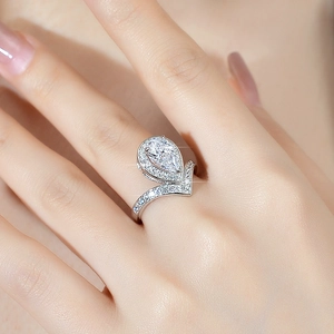 Bague Luxueuse en Argent Sterling 925 Moissanite Taille Poire Goutte d'Eau Forme en V Incrustée Bague Femme Mariage