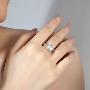 4-carat emerald cut moissanite ring in S925 silver with a pavé set diamond band